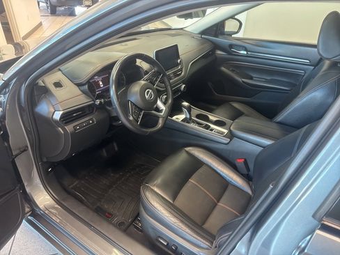 Used 2019 Nissan Altima 2.5 SR w/ SR Premium Package image 2