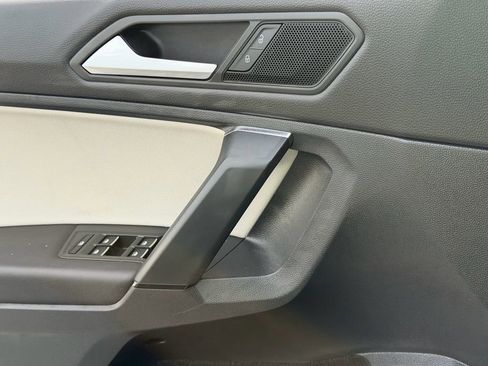 Used 2019 Volkswagen Tiguan SE w/ Panoramic Sunroof Package FWD image 23
