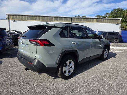 Used 2021 Toyota RAV4 XLE w/ Convenience Package FWD image 3