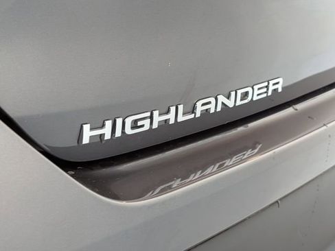 Used 2024 Toyota Highlander LE image 10