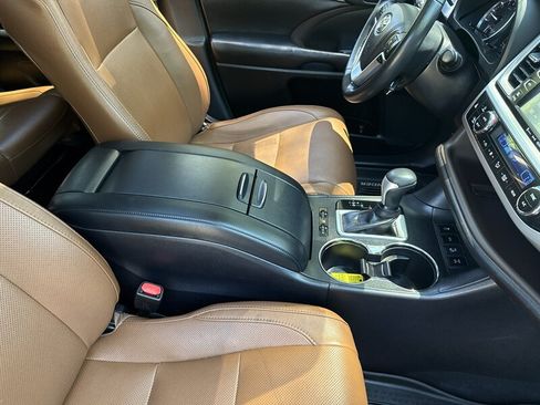 Used 2017 Toyota Highlander Limited AWD/4WD image 27