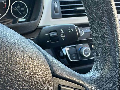 Used 2017 BMW 320i Sedan RWD image 33