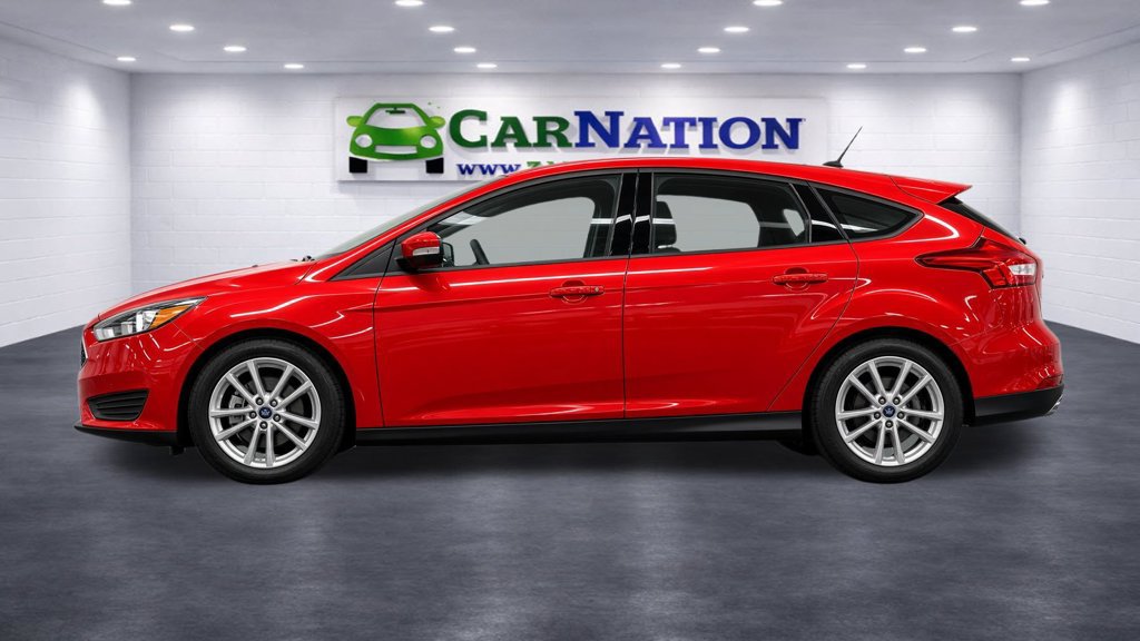 Used 2016 Ford Focus SE w/ SE Power Seat Package FWD image 2