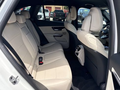 Used 2025 Mercedes-Benz GLC 300 image 25