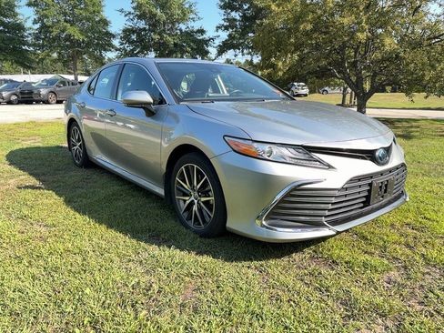 Used 2023 Toyota Camry XLE w/ Navigation Package FWD image 3