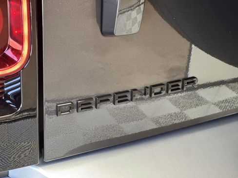 Certified 2025 Land Rover Defender 110 S image 29