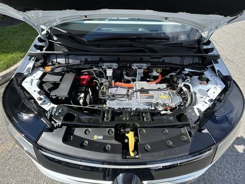 New 2026 Nissan Leaf Platinum+ w/ Floor Mat Package (Platinum+) image 10