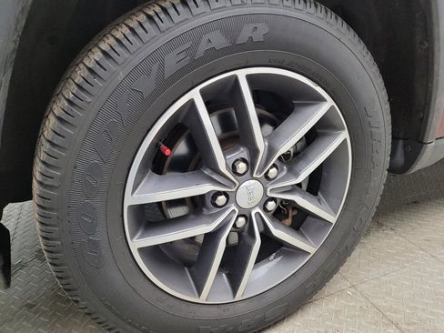 Used 2017 Jeep Grand Cherokee Limited image 31