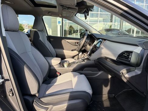 Used 2025 Subaru Outback Premium AWD/4WD image 18