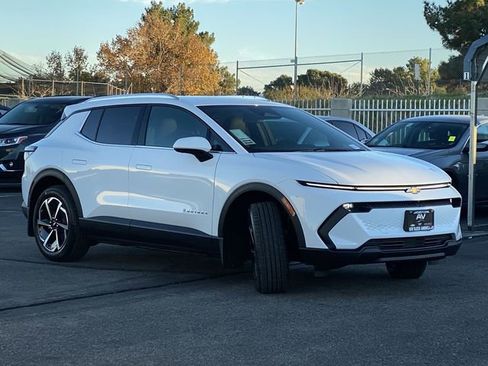 New 2026 Chevrolet Equinox EV LT FWD image 11