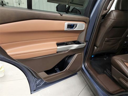 Used 2021 Ford Explorer King Ranch w/ Premium Technology Package image 33