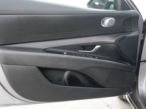 Used 2024 Hyundai Elantra SEL FWD image 17