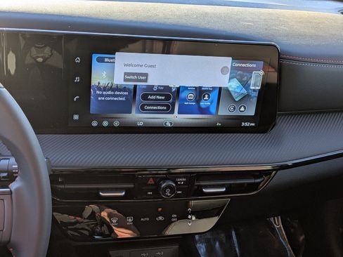 New 2026 Nissan Kicks SR FWD image 16