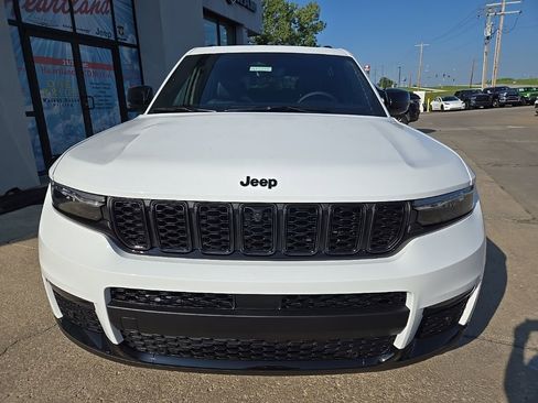 Used 2025 Jeep Grand Cherokee L Limited w/ Luxury Tech Group II AWD/4WD image 16