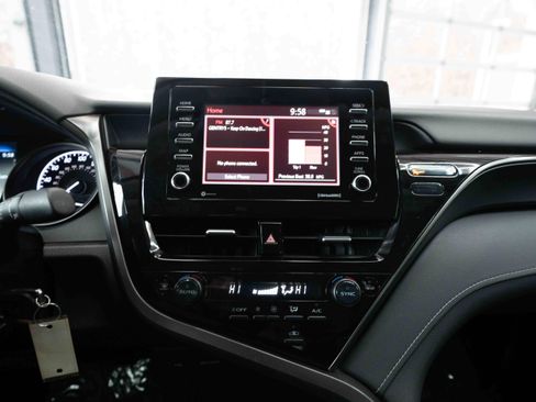 Used 2024 Toyota Camry SE image 17