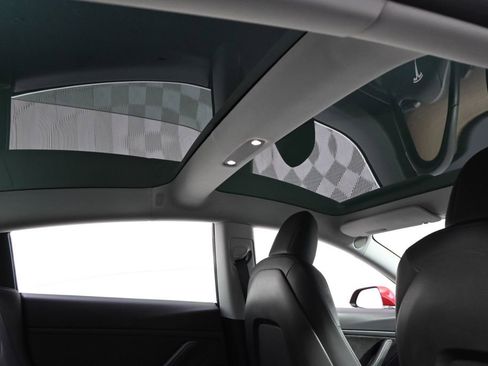 Used 2019 Tesla Model 3 Standard Range Plus image 17