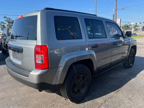 Used 2013 Jeep Patriot Sport FWD image 5