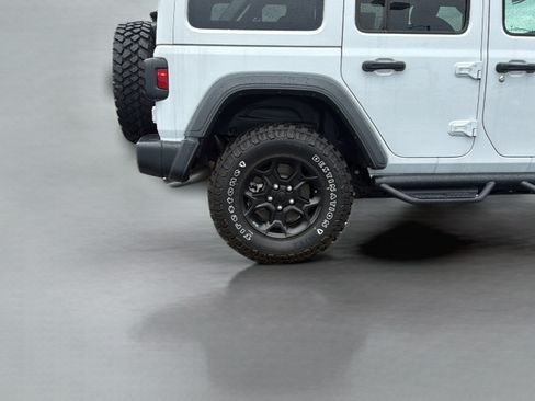 Used 2023 Jeep Wrangler Unlimited w/ Cold Weather Group AWD/4WD image 31