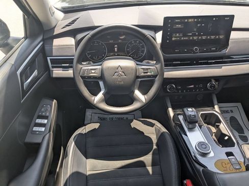 Used 2025 Mitsubishi Outlander SE FWD image 29