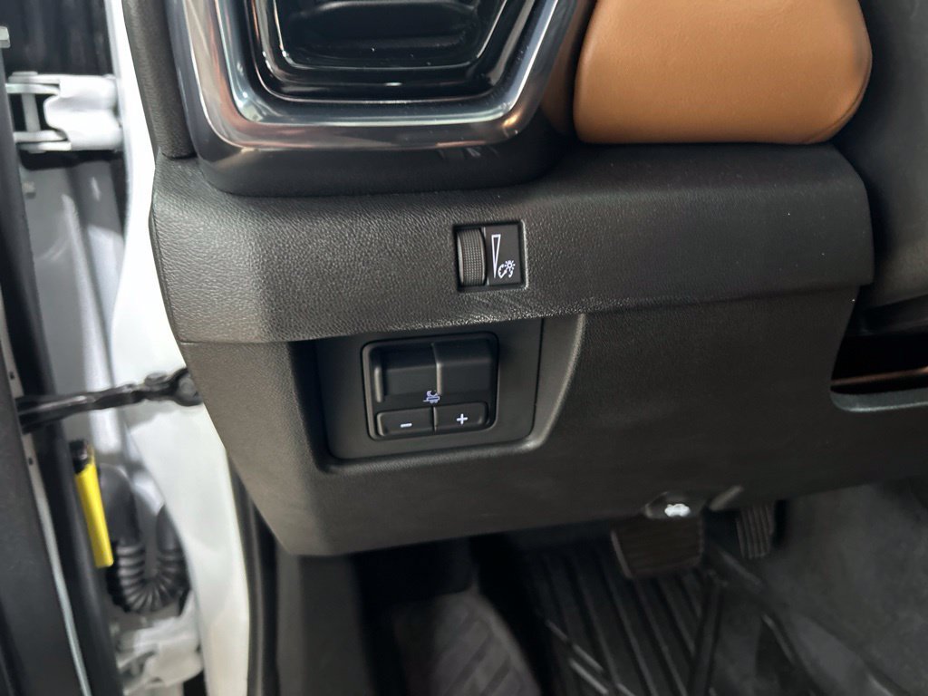 Used 2024 GMC Canyon AT4 w/ Canyon Safety Plus Package AWD/4WD image 13