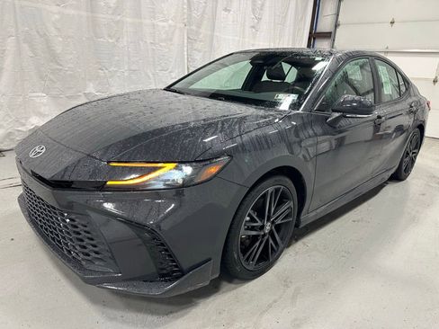 Used 2025 Toyota Camry XSE image 3