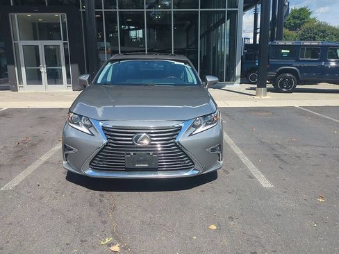 Used 2016 Lexus ES 350 w/ Navigation System Package FWD image 2