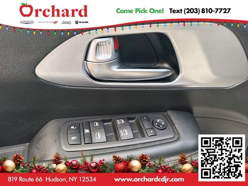 Used 2023 Chrysler Pacifica Touring image 24