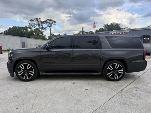 Used 2018 Chevrolet Suburban Premier RWD image 3