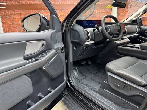 Certified 2025 Ford Expedition Active AWD/4WD image 10