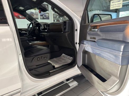 Used 2023 Chevrolet Silverado 1500 High Country w/ Z71 Off-Road Package AWD/4WD image 29