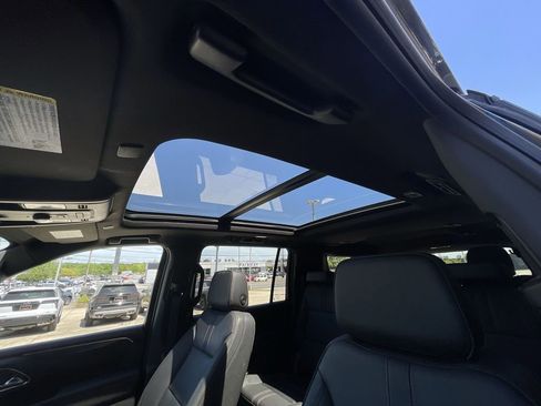 Used 2023 Chevrolet Suburban RST image 18