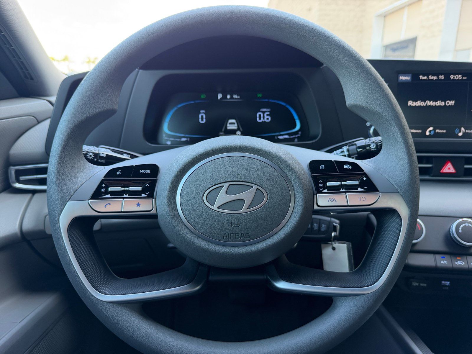 Certified 2025 Hyundai Elantra SE FWD image 9