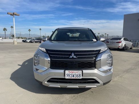 Used 2024 Mitsubishi Outlander SE Black Edition image 6