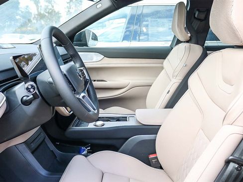 New 2025 Volvo EX90 Ultra image 19