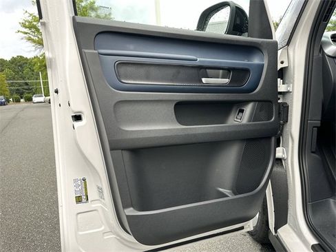 New 2025 Volkswagen ID. Buzz Pro S image 13