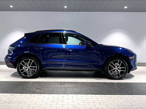 Used 2025 Porsche Macan image 11