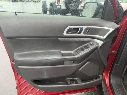 Used 2013 Ford Explorer XLT image 26