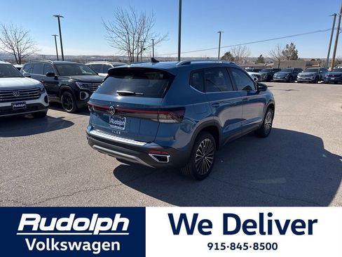 New 2026 Volkswagen Taos SE FWD image 5