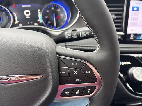 New 2026 Chrysler Pacifica Select image 23