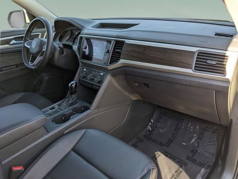 Used 2021 Volkswagen Atlas SE image 11
