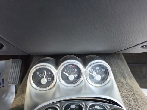 Used 2004 Chevrolet SSR w/ Preferred Equipment Group RWD image 29
