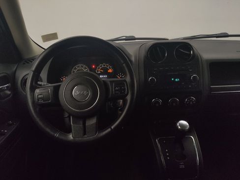 Used 2014 Jeep Patriot Latitude AWD/4WD image 22