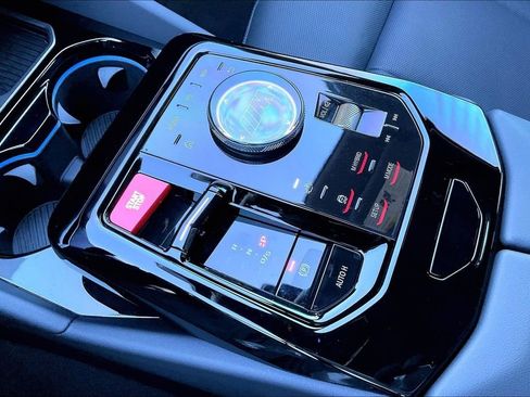 Used 2026 BMW M5 w/ Executive Package image 24