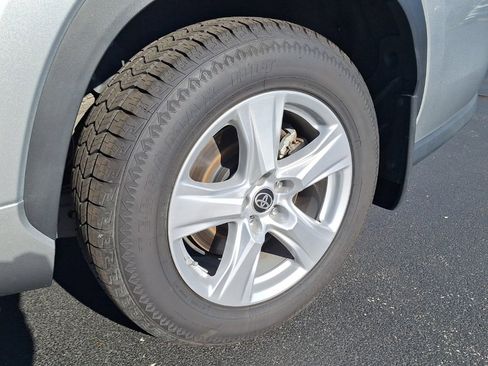 Used 2024 Toyota Highlander LE image 29