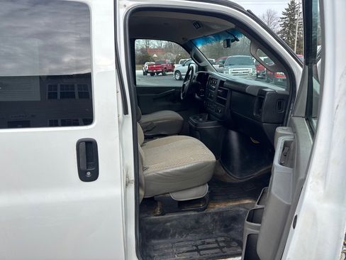 Used 2016 Chevrolet Express 3500 LT w/ LT Preferred Equipment Group image 10
