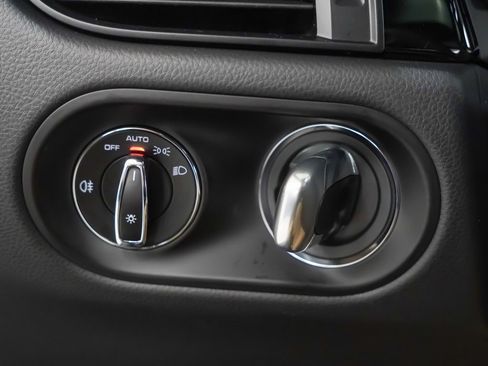 Used 2025 Porsche Macan image 25