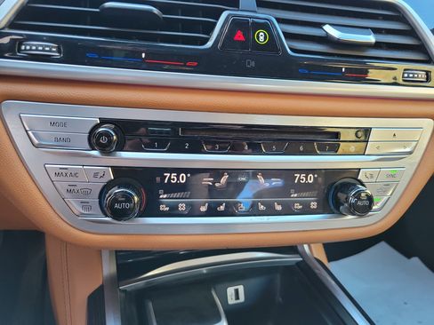 Used 2017 BMW 750i xDrive image 23