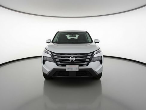 Used 2025 Nissan Rogue SV FWD image 2