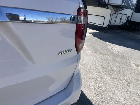 Used 2017 Ford Explorer XLT w/ Equipment Group 202A image 10