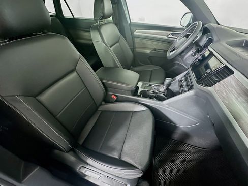 Used 2023 Volkswagen Atlas Cross Sport SE w/ Black Wheel Package FWD image 32